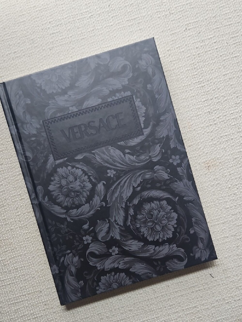 VERSACE JOURNAL - Picture 9 of 15